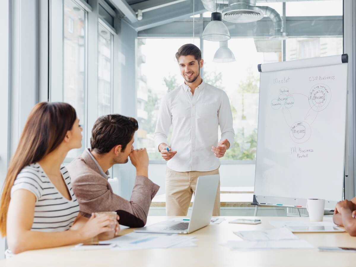 Schulungen und Vor-Ort-Service – Thax Software